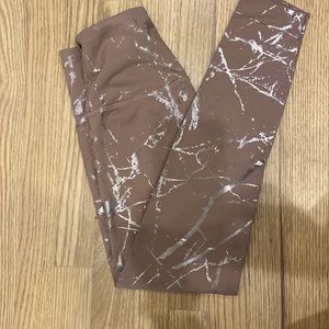 Beyond Yoga small nude and silver leggings